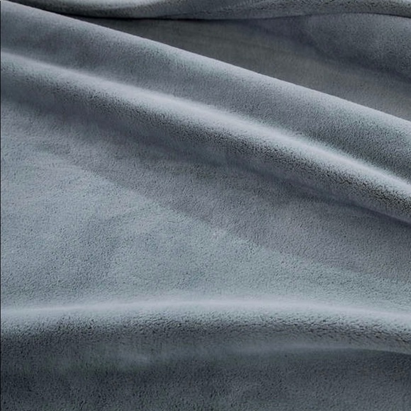 Berkshire Bedding New Berkshire Life Luxeloft Blanket Poshmark